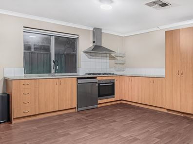 52 Aroona Way, Maddington WA 6109