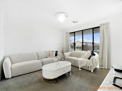 10 Newington Pass, Ellenbrook WA 6069