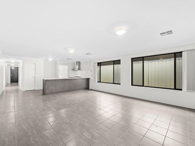 101 Verdant Crescent, Seville Grove WA 6112