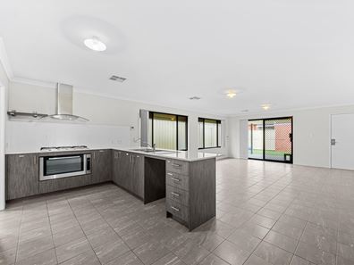 101 Verdant Crescent, Seville Grove WA 6112
