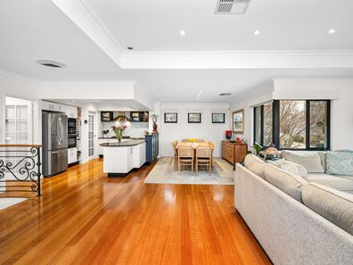 11 Penshurst Street, East Fremantle WA 6158