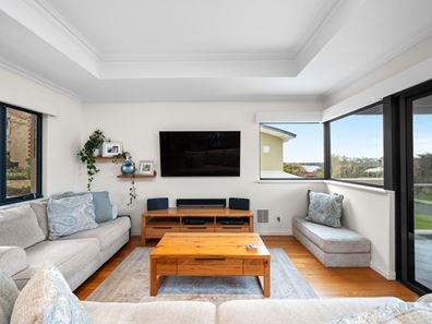 11 Penshurst Street, East Fremantle WA 6158