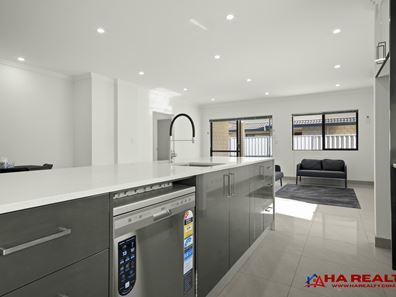 7 Oxted Place, Morley WA 6062