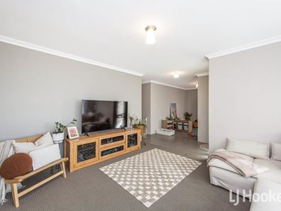 35 Lascelles Circus, Lakelands WA 6180