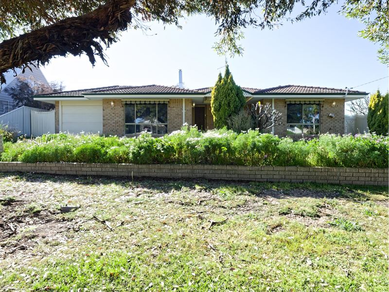 36 Wooleen Street, Golden Bay
