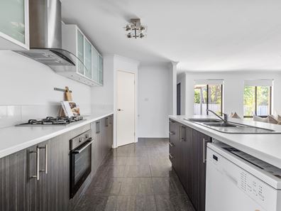 5a Hamilton Rd, High Wycombe WA 6057
