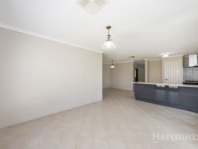 11 Mariner Place, Halls Head WA 6210
