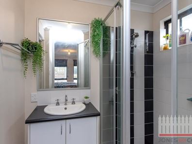27 Cinnabar Bend, Aveley WA 6069
