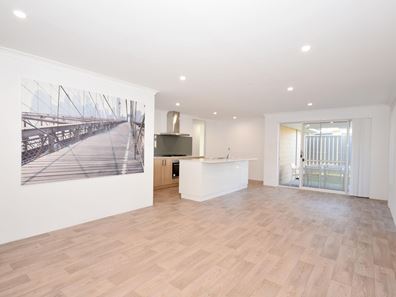 7 Klondyke Street, Piara Waters WA 6112