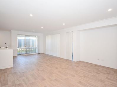 7 Klondyke Street, Piara Waters WA 6112