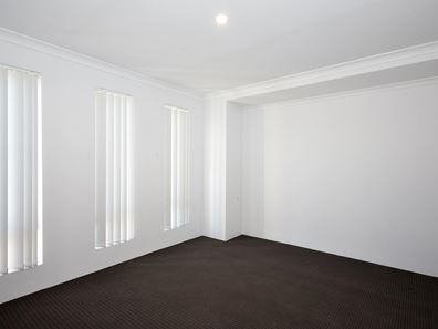 7 Klondyke Street, Piara Waters WA 6112