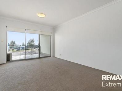 27/2 Royston Link, Butler WA 6036