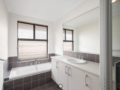 153 Hamilton Street, Queens Park WA 6107