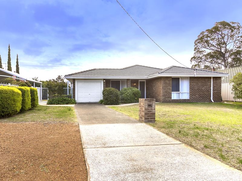 12 Buckingham Way, Collie