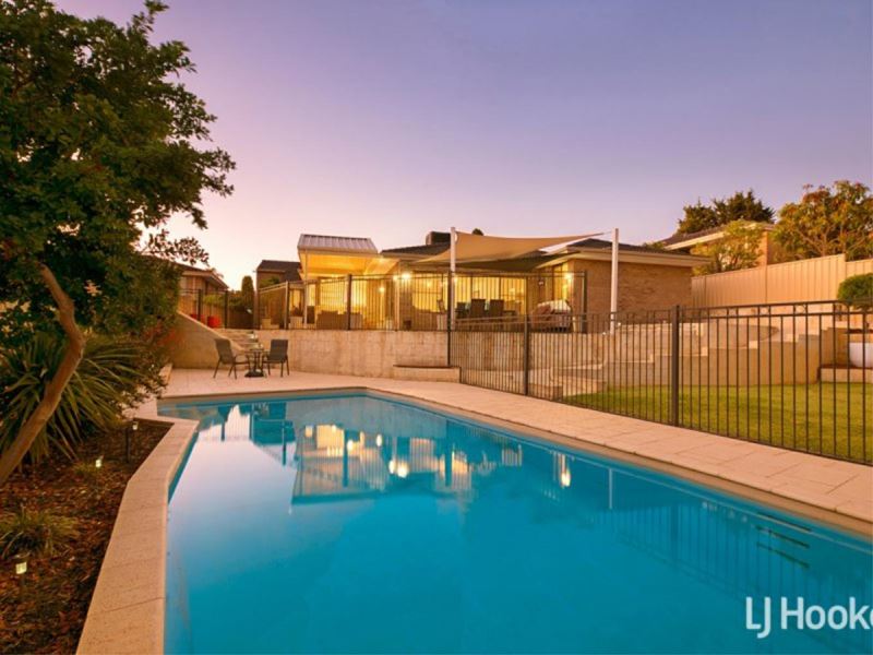 6 Peak Court, Leeming WA 6149