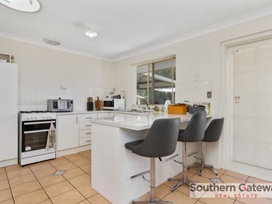 8 Jacques Place, Orelia WA 6167