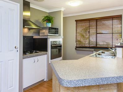 40 Firefalls Close, Huntingdale WA 6110