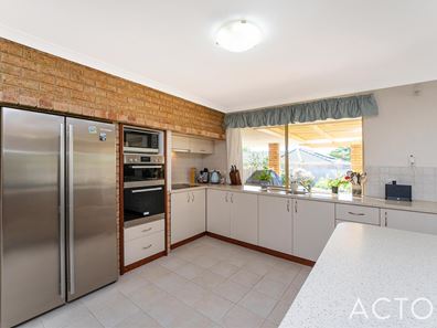 9 Carabeen Place, Halls Head WA 6210