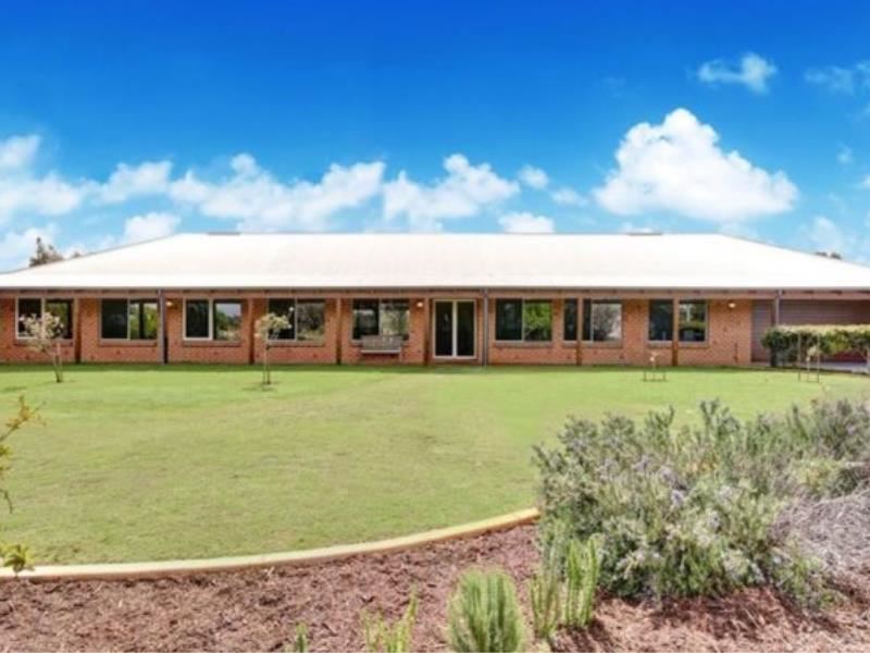 15 Swan Road, Middle Swan