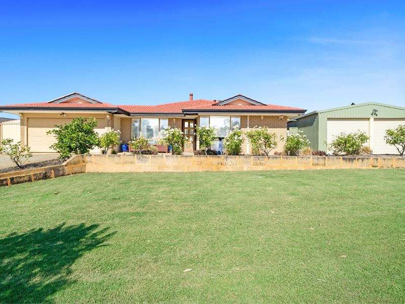 16 Wineberry Loop, South Lake