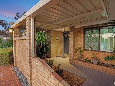 12 Fortunella Grove, Seville Grove WA 6112
