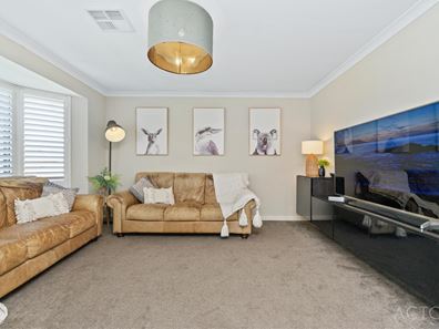 87 Templetonia Promenade, Halls Head WA 6210