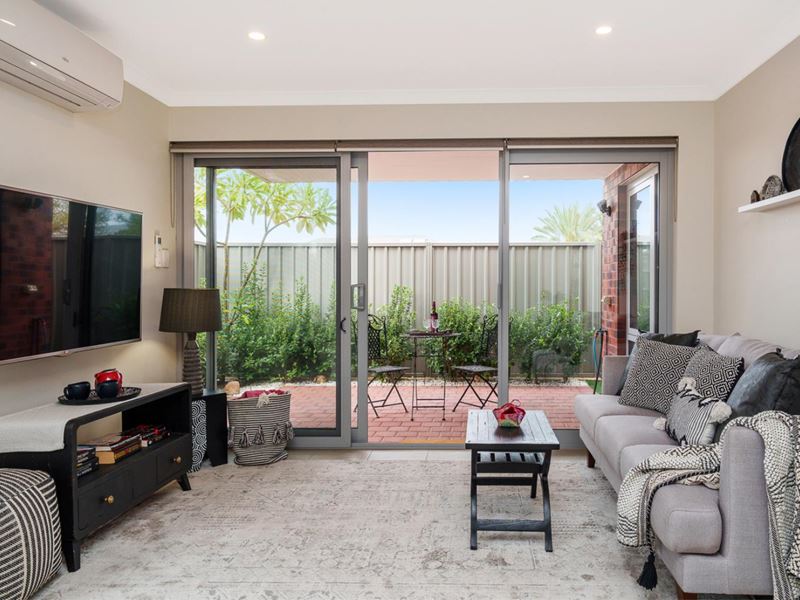 4/70 West Churchill Avenue, Lake Coogee