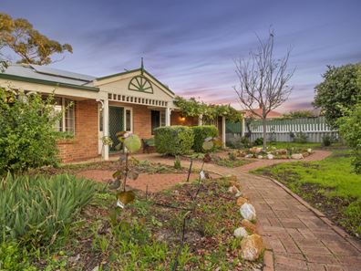 10 Allamanda Way, Halls Head WA 6210