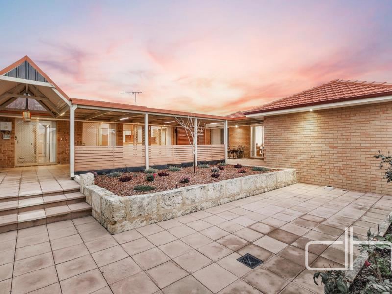 8 Drummond Crescent, Duncraig