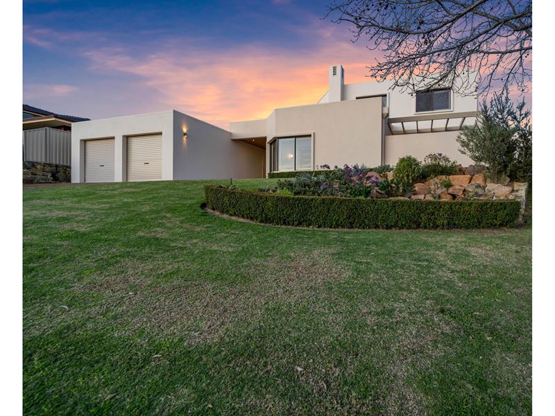24 Hazelwood Loop, Carine