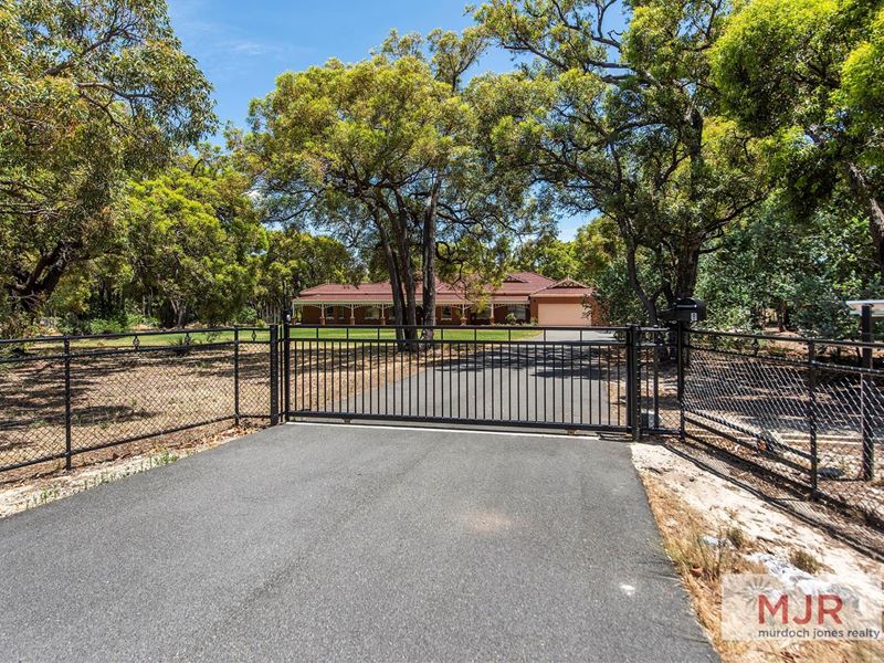 8 Rushton Road, Martin