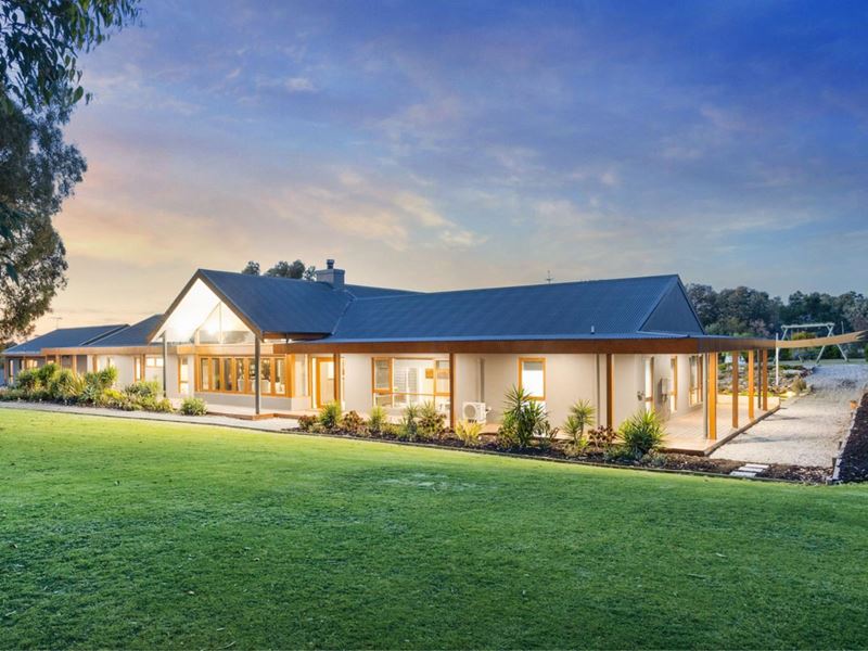 129 Golf Links Drive, Carramar