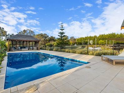 129 Golf Links Drive, Carramar WA 6031