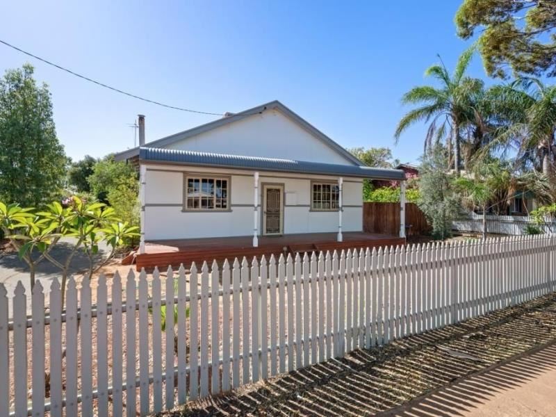90 Killarney Street, Hannans