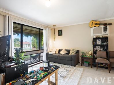 11 Yallambee Crescent, Wanneroo WA 6065