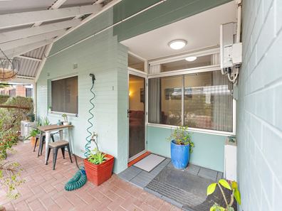 1/6 Seaton Place, Girrawheen WA 6064