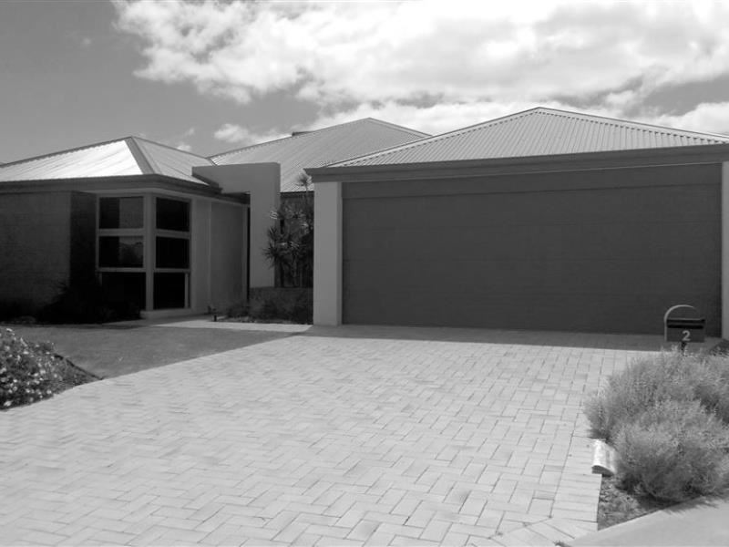 2 Benooka Grange, Lakelands