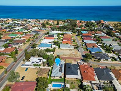 50 Paradise Circuit, Halls Head WA 6210