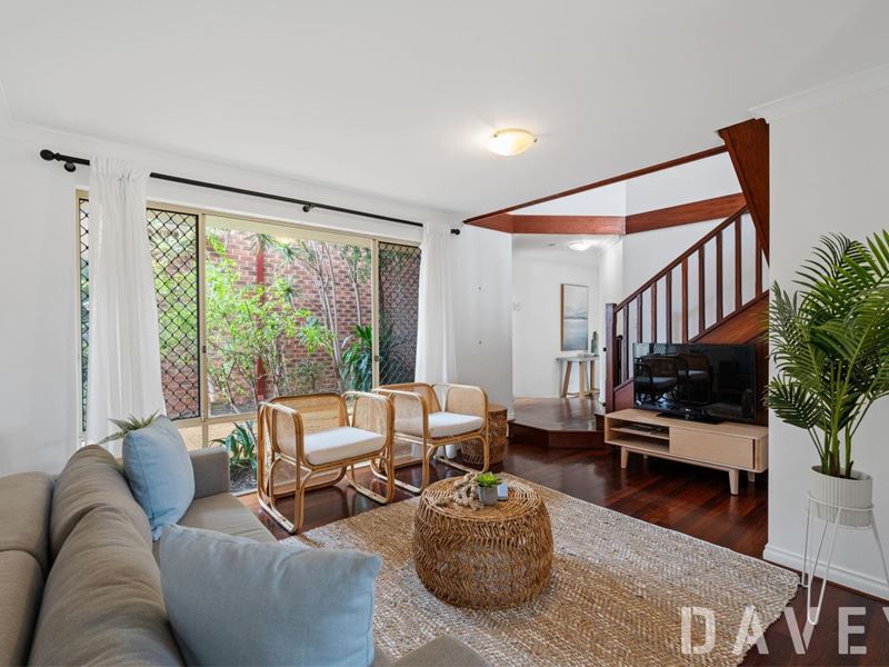 4/10 Alga Street, Scarborough