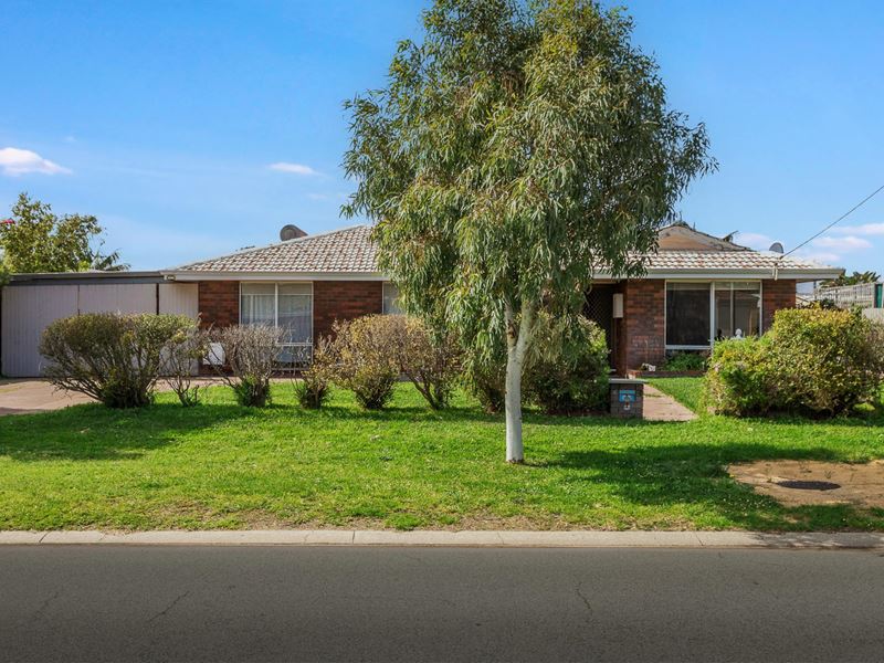 4 Cambridge Crescent, Cooloongup WA 6168