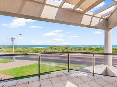 Apartment/72 Oceanside Promenade, Mullaloo WA 6027