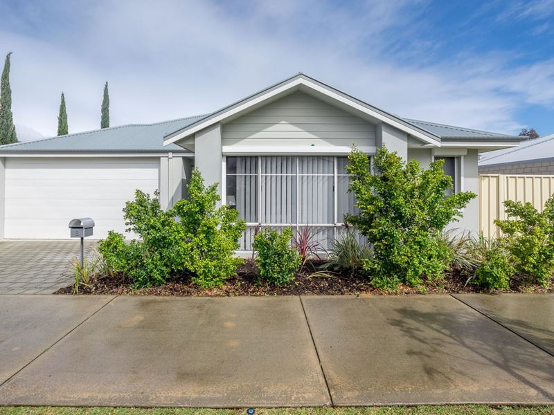 8 Muscari Close, Seville Grove WA 6112