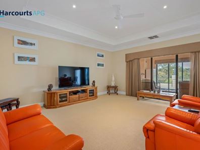 14 Gleneagles Way, Pelican Point WA 6230