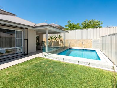 6 Windermere Circuit, Success WA 6164