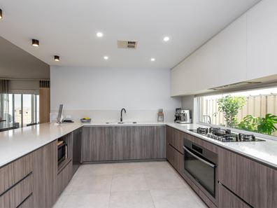 6 Windermere Circuit, Success WA 6164