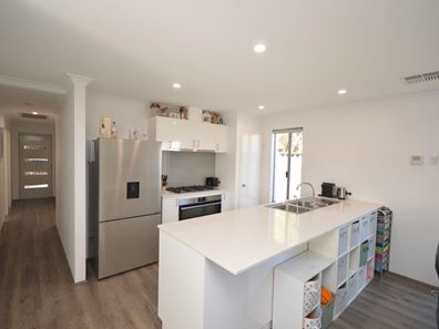 27 Cascade Road, Lakelands WA 6180