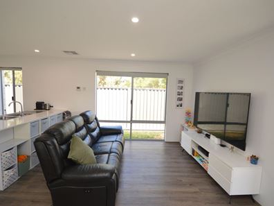 27 Cascade Road, Lakelands WA 6180