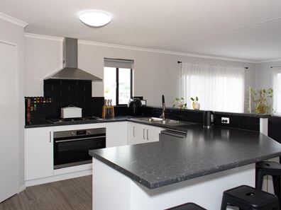 6 Tyford Road, Dongara WA 6525