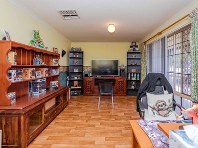 110 Lowanna Way, Armadale WA 6112