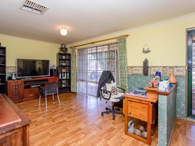 110 Lowanna Way, Armadale WA 6112